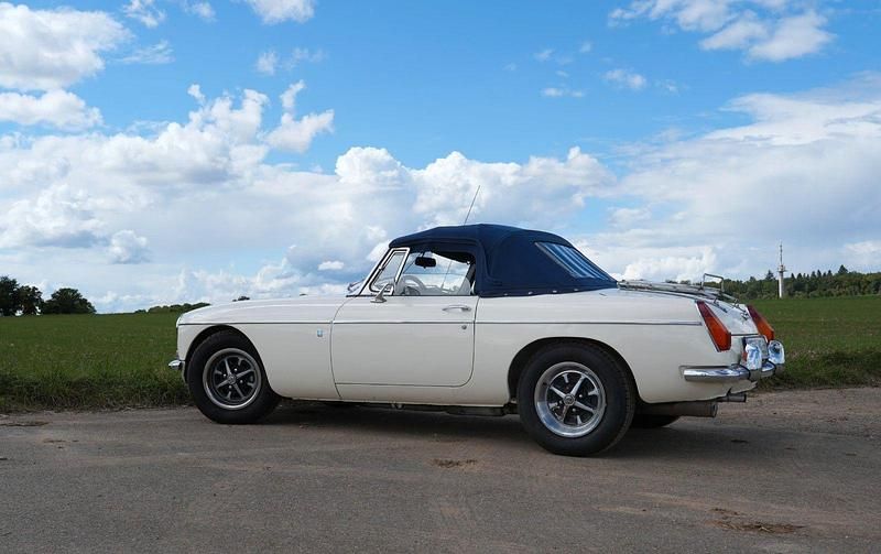Używany MG B 94 KM (69 kW) 1972 Biały Kabriolet