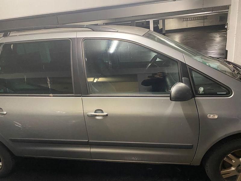 Gebraucht Ford Galaxy Ghia 131 PS (96 kW) 2004 Grau Van / Kleinbus
