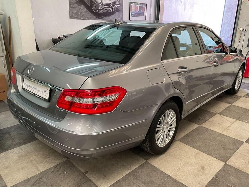 Gebraucht Mercedes E250 204 PS (150 kW) 2011 Silber Limousine