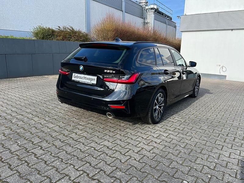 Gebraucht BMW 330e 184 PS (135 kW) 2021 Schwarz Limousine