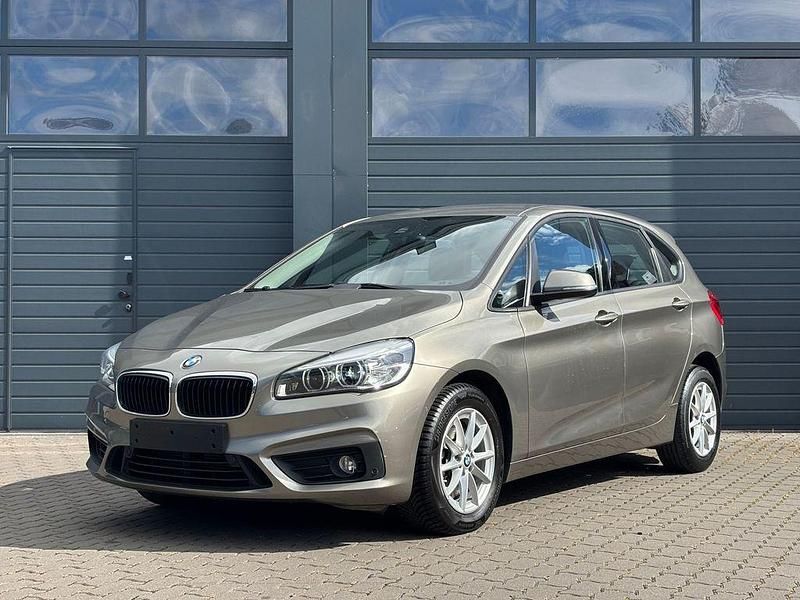 Silber Gebraucht 2015 BMW 220 Active Tourer Performance Van / Kleinbus | 15.690 € (Guter Preis) - Bild 1/4