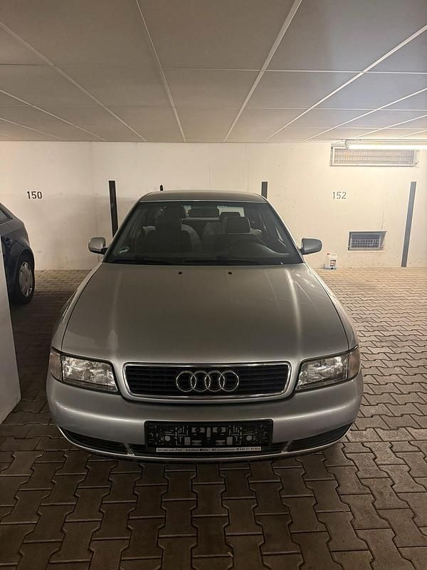 Silber Gebraucht 1998 Audi A4 Limousine | 1.500 € (Fairer Preis) - Bild 1/4