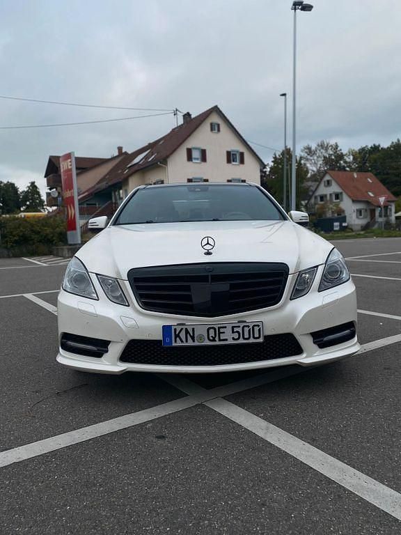Weiß Gebraucht 2012 Mercedes E500 Avantgarde Limousine | 21.700 € (Etwas zu teuer) - Bild 1/4