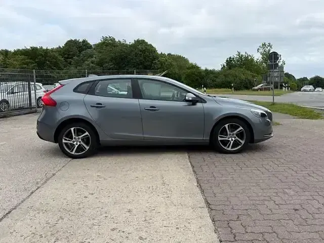 Gebraucht Volvo V40 You! 114 PS (83 kW) 2015 Grau Limousine