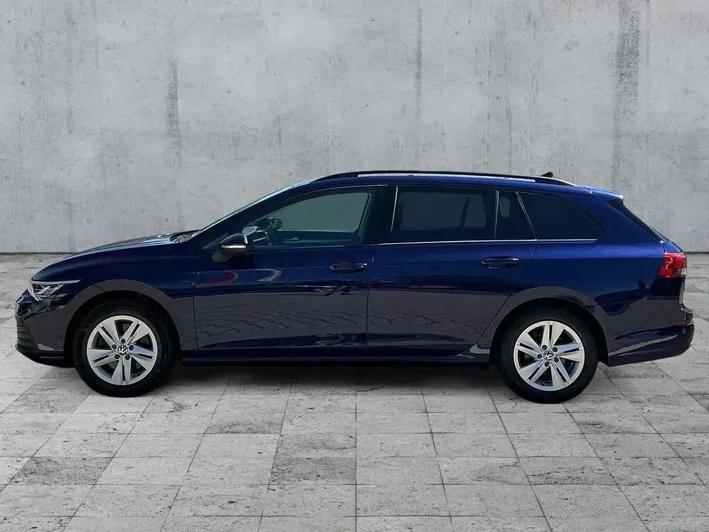 Gebraucht VW Golf VIII Life 116 PS (85 kW) 2021 Atlantik blue metallic Kombi