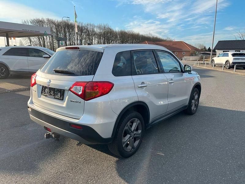 Gebraucht Suzuki Vitara Active 120 PS (88 kW) 2015 Grau SUV