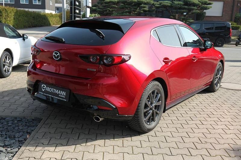Gebraucht Mazda 3 Selection 122 PS (89 kW) 2022 Rot Limousine