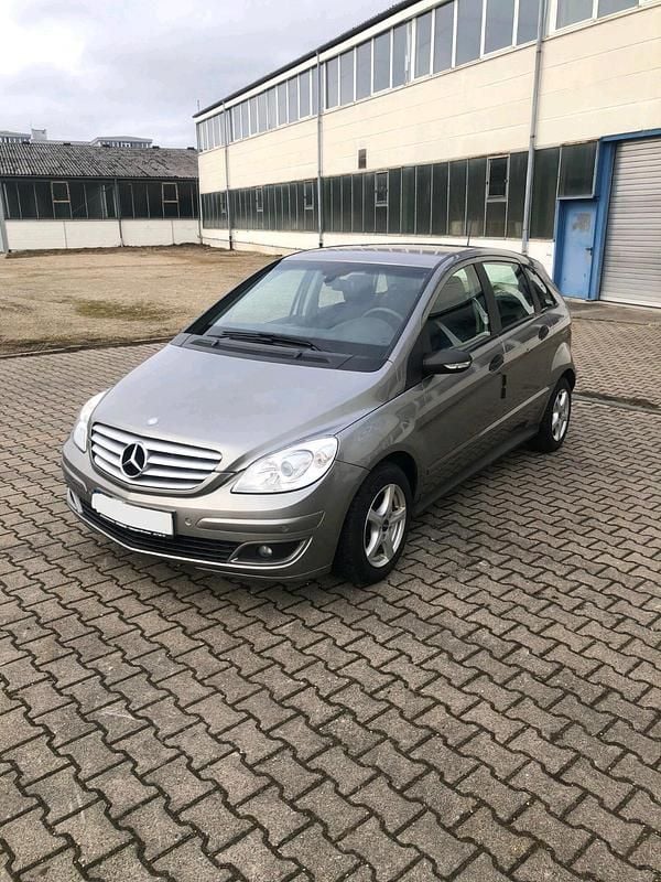 Gold Gebraucht 2005 Mercedes B170 Van / Kleinbus | 2.950 € (Guter Preis) - Bild 1/4