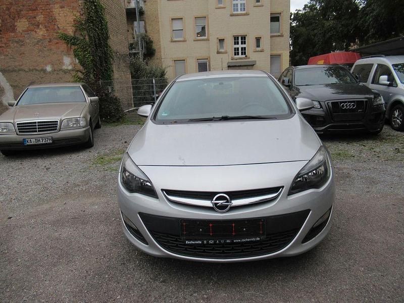 Grau Gebraucht 2013 Opel Astra Limousine | 3.350 € (Guter Preis) - Bild 1/4
