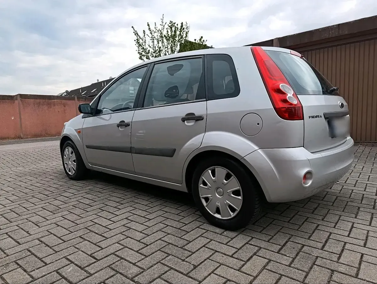 Gebraucht Ford Fiesta 60 PS (44 kW) 2007 Grau Kleinwagen