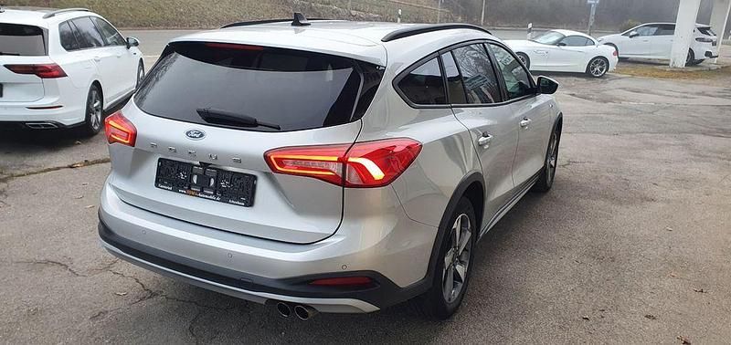 Gebraucht Ford Focus Active X 150 PS (110 kW) 2022 Silber Limousine