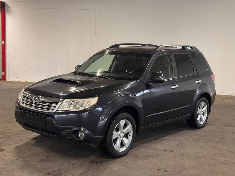 Grau Gebraucht 2012 Subaru Forester SUV | 2.900 € (Fairer Preis) - Bild 1/4