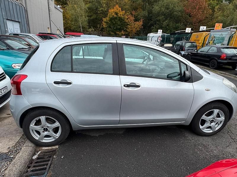 Silber Gebraucht 2007 Toyota Yaris Kombi | 3.499 € (Fairer Preis) - Bild 1/4
