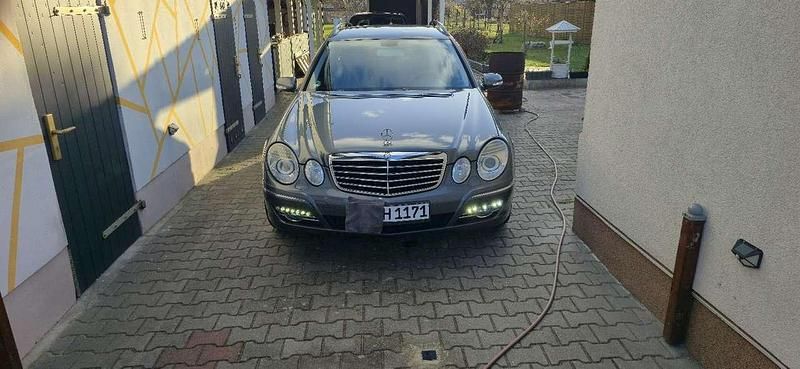 Gebraucht Mercedes E200 Avantgarde 184 PS (135 kW) 2008 Grau Kombi