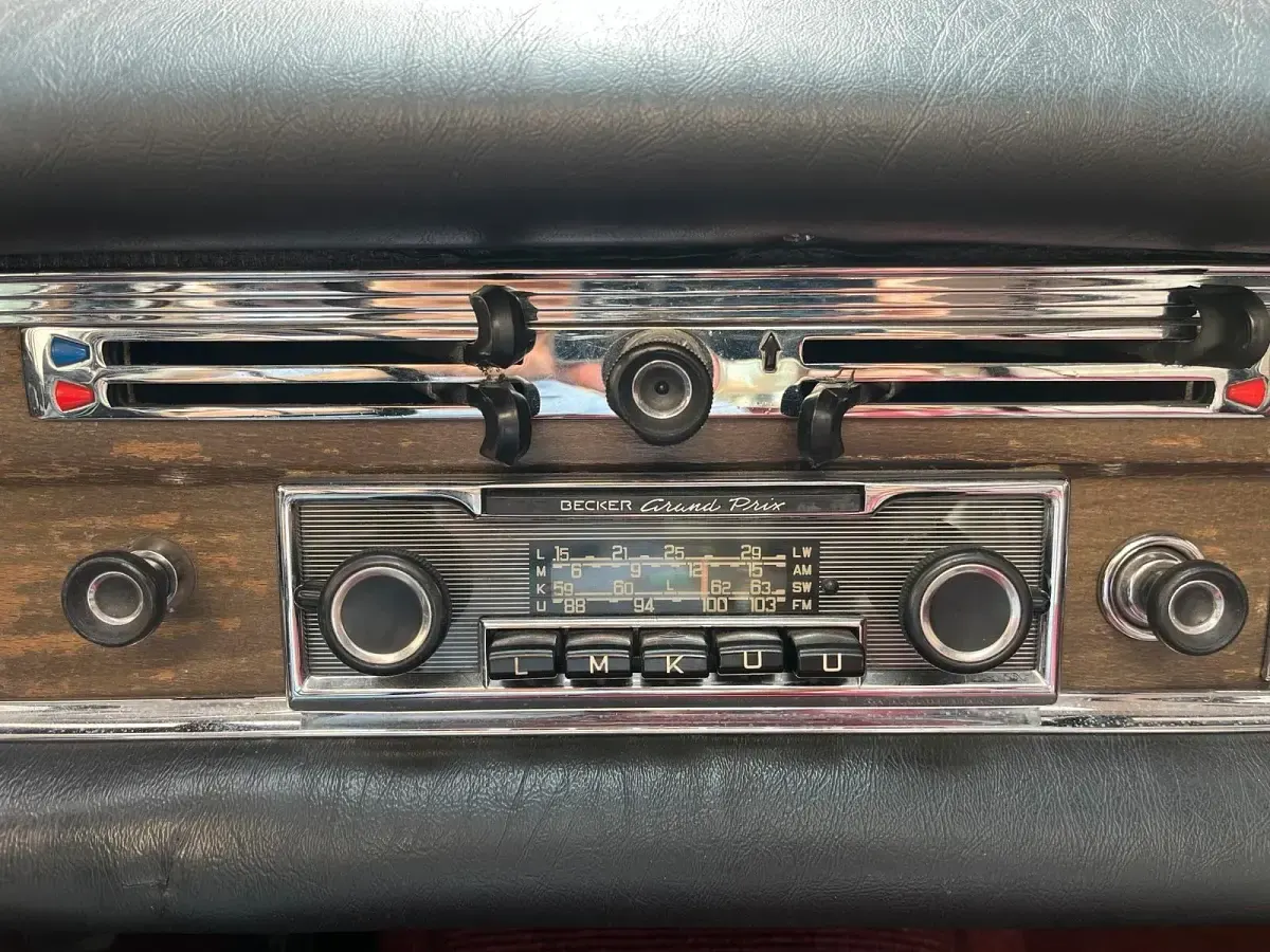 Gebraucht Mercedes 220 120 PS (88 kW) 1963 Blau Limousine