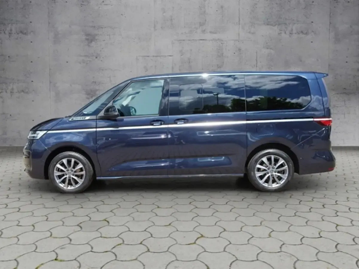 Gebraucht VW Multivan Style 204 PS (150 kW) 2023 Starlight blue metallic Van / Kleinbus