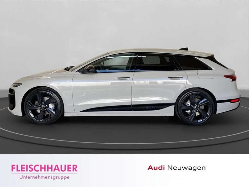Neu Audi e-tron Sport 314 kW (428 PS) 2026 Beige SUV