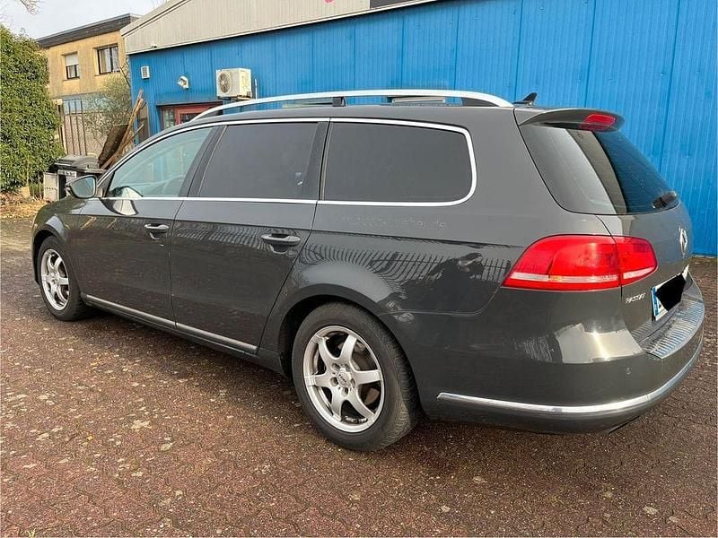 Gebraucht VW Passat Highline 170 PS (125 kW) 2012 Grau Kombi