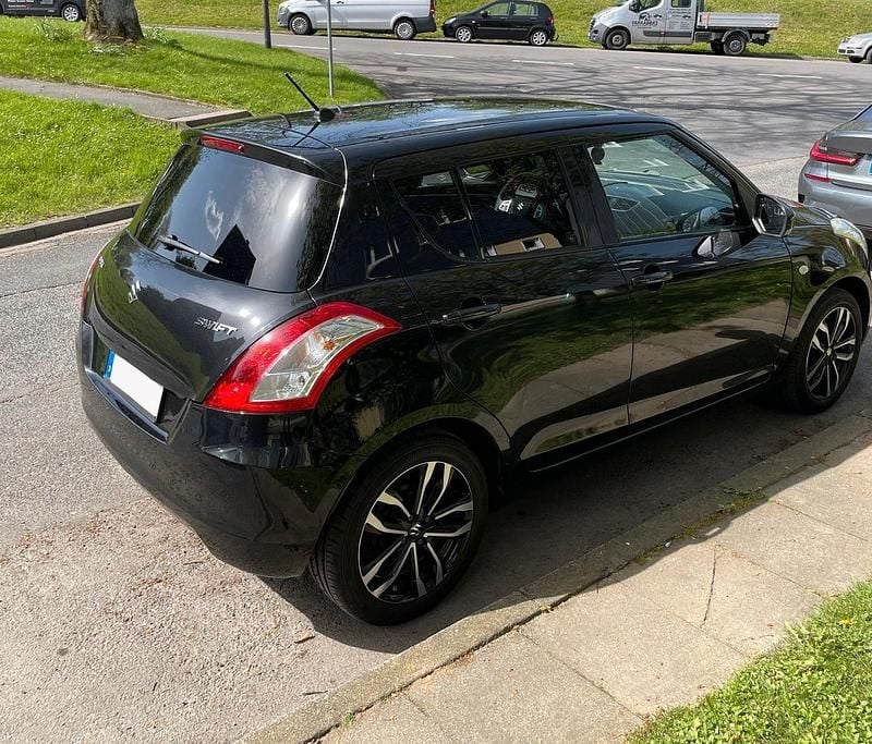 Gebraucht Suzuki Swift X-TRA 93 PS (68 kW) 2015 Schwarz Kleinwagen