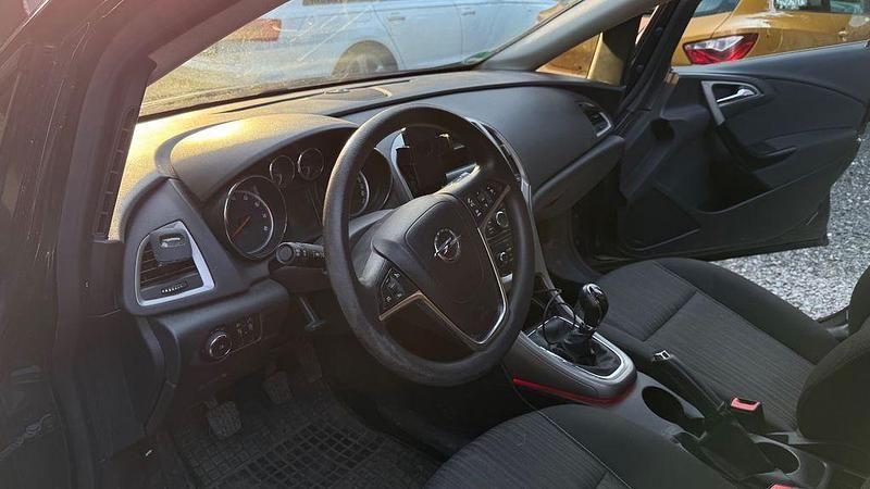 Gebraucht Opel Astra Edition 120 PS (88 kW) 2012 Schwarz Limousine