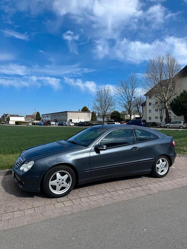 Gebraucht Mercedes C180 143 PS (105 kW) 2005 Grau Coupé