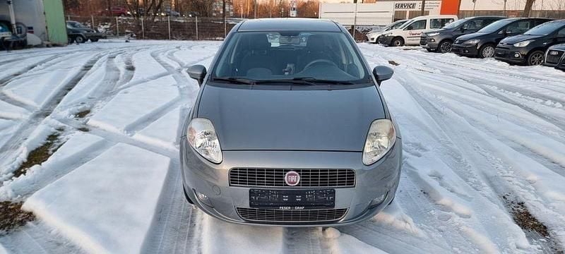 Grau Gebraucht 2011 Fiat Grande Punto Basis Kleinwagen | 3.990 € (Fairer Preis) - Bild 1/4