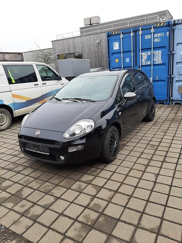 Gebraucht Fiat Punto Young 69 PS (50 kW) 2015 Schwarz Kleinwagen