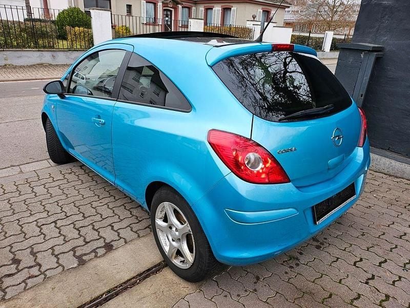 Używany Opel Corsa Edition 87 KM (63 kW) 2010 Niebieski Sedan/Limuzyna