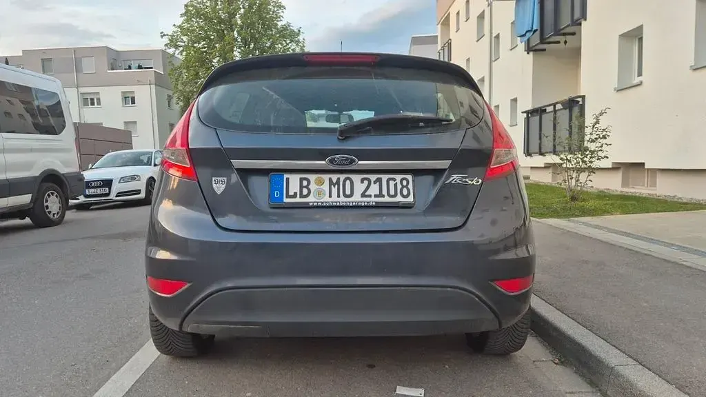 Usata Ford Fiesta Trend 82 CV (60 kW) 2009 Grigio Berlina