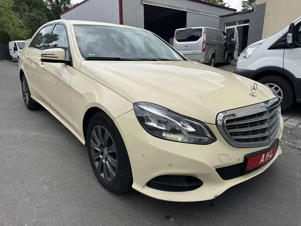 Używany Mercedes E200 136 KM (100 kW) 2016 Żółty Sedan/Limuzyna