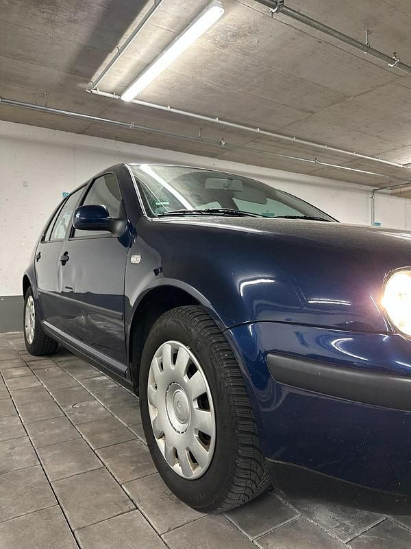 Gebraucht VW Golf IV 84 PS (61 kW) 2002 Blau Kleinwagen