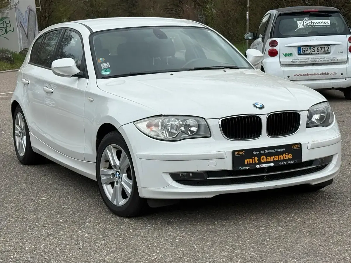 Gebraucht BMW 116 Advantage 116 PS (85 kW) 2011 Weiß Kleinwagen