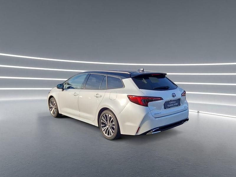 Gebraucht Toyota Corolla Basis 141 PS (103 kW) 2024 Platinum white pearl / black Limousine