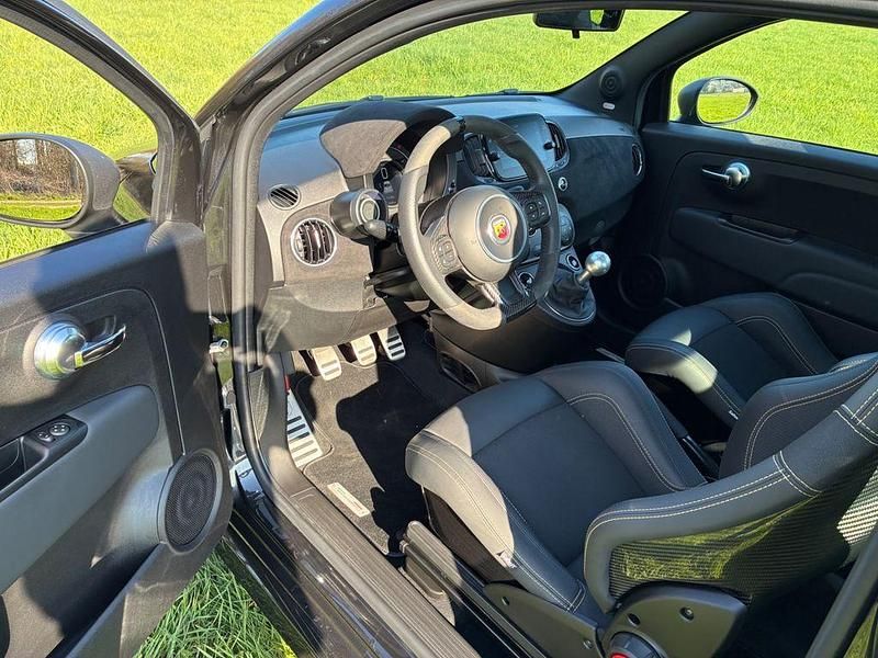 Second-hand Abarth 695 179 CP (131 kW) 2024 Negru Hatchback