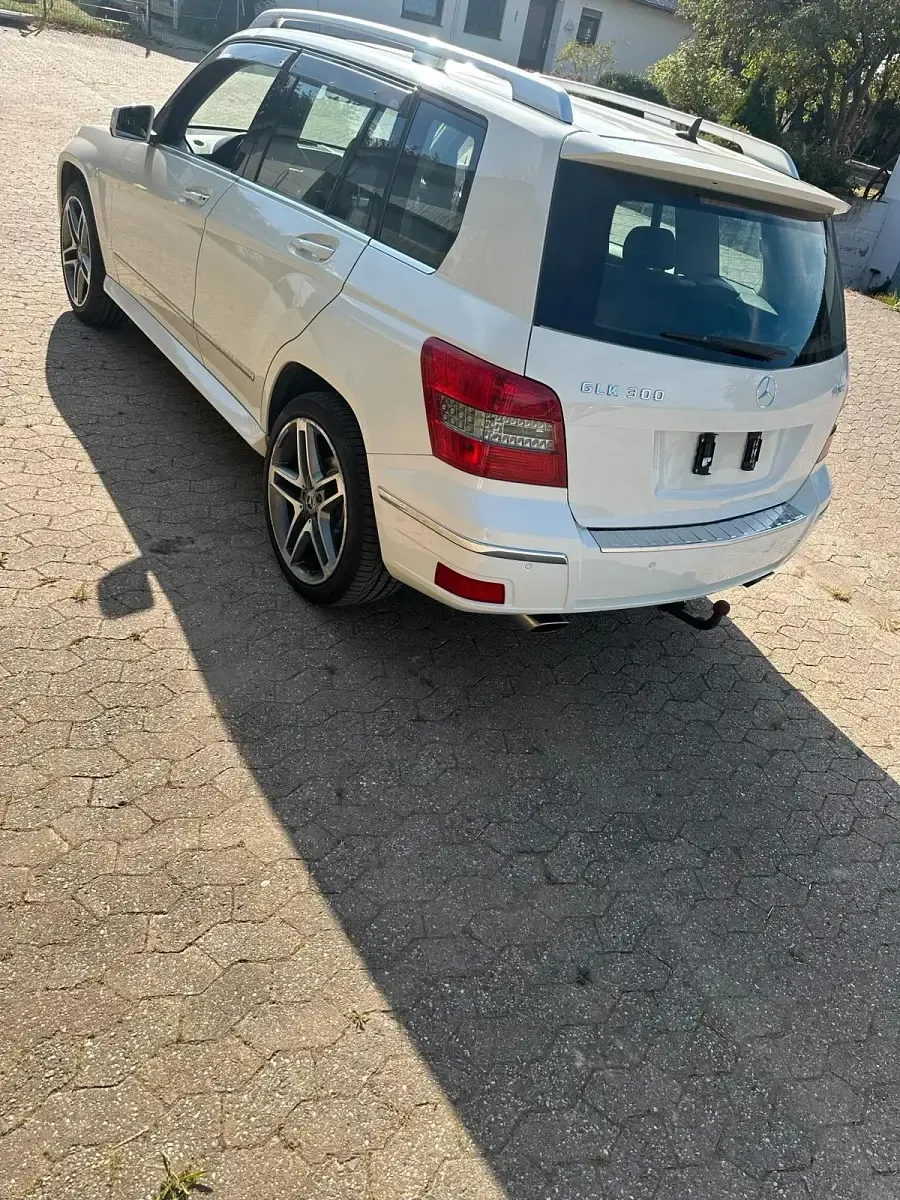 Gebraucht Mercedes GLK300 231 PS (169 kW) 2009 Weiß SUV