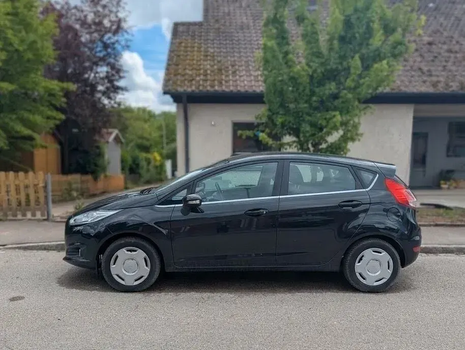 Gebraucht Ford Fiesta 101 PS (74 kW) 2013 Schwarz Limousine