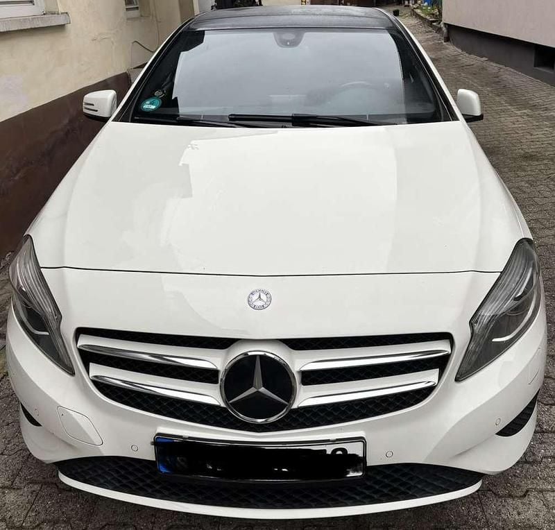 Weiß Gebraucht 2015 Mercedes A180 Kleinwagen | 12.450 € (Guter Preis) - Bild 1/4