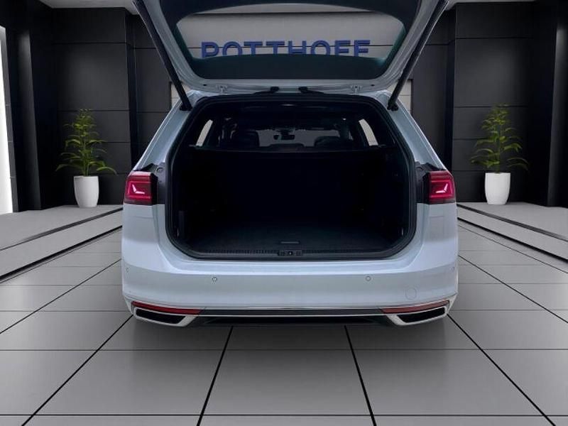 Gebraucht VW Passat Elegance 150 PS (110 kW) 2023 Weiss Kombi