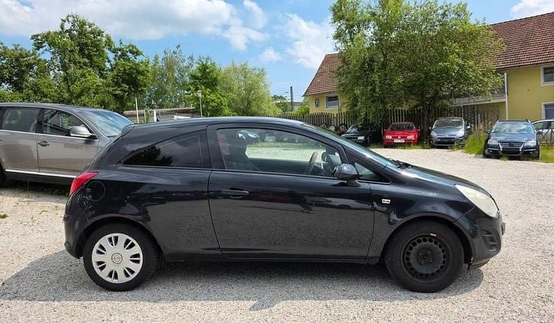 Gebraucht Opel Corsa Edition 69 PS (50 kW) 2013 Schwarz Kleinwagen