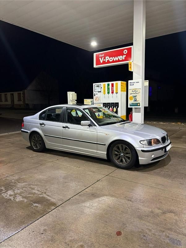 Silber Gebraucht 2004 BMW 320 Limousine | 3.500 € (Fairer Preis) - Bild 1/4