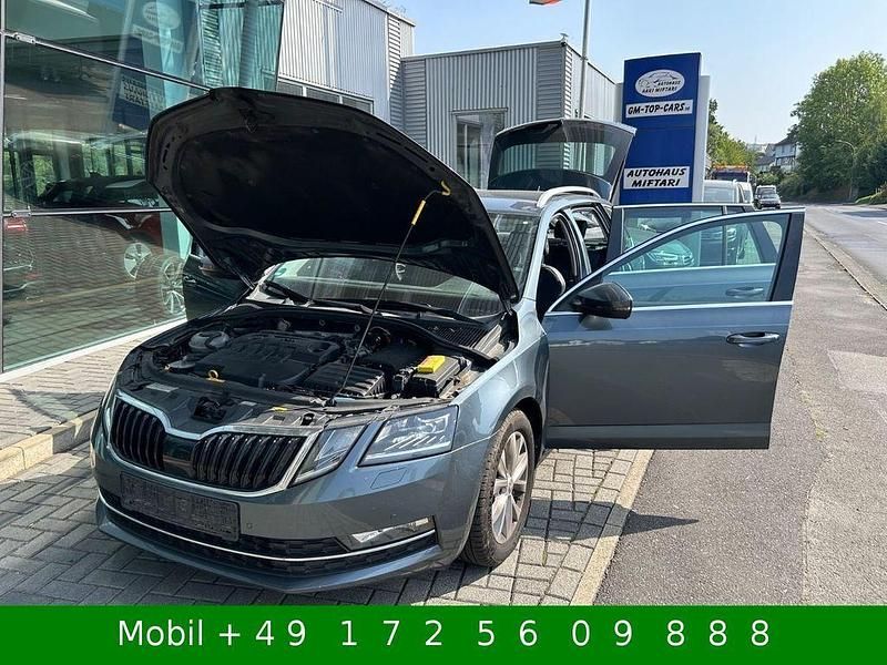 Schwarz (metallic) Gebraucht 2017 Skoda Octavia Style Kombi | 10.500 € (Fairer Preis) - Bild 1/4