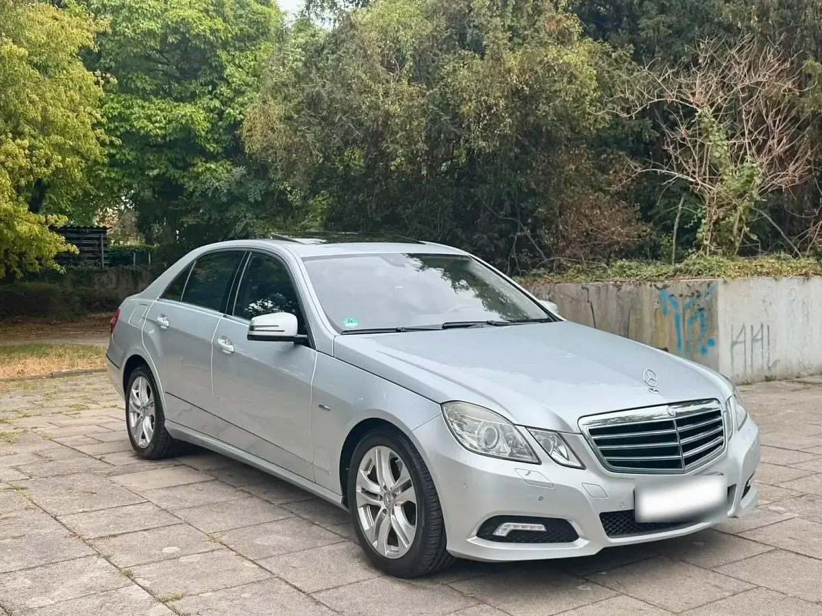 Gebraucht Mercedes E350 292 PS (214 kW) 2009 Silber Limousine
