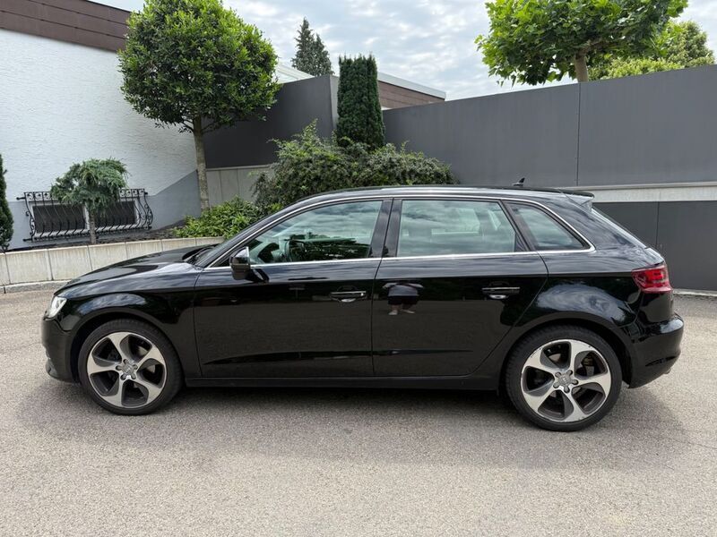 Schwarz Gebraucht 2015 Audi A3 Sportback Attraction Limousine | 10.500 € (Guter Preis) - Bild 1/4