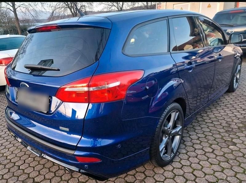 Gebraucht Ford Focus ST-Line 182 PS (133 kW) 2017 Blau Kombi