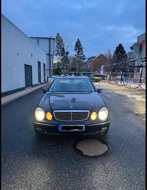 Gebraucht Mercedes E320 Avantgarde 204 PS (150 kW) 2003 Schwarz Limousine