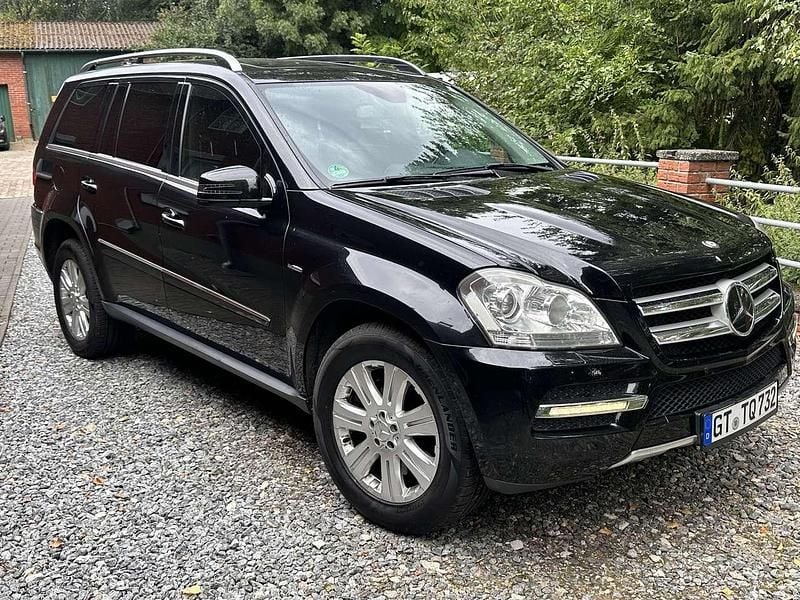 Schwarz Gebraucht 2012 Mercedes GL350 SUV | 12.920 € (Superpreis) - Bild 1/4