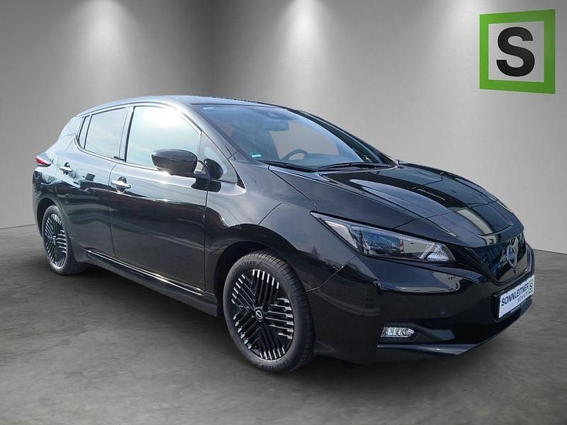 Gebraucht Nissan Leaf Tekna 110 kW (150 PS) 2023 Schwarz Kleinwagen