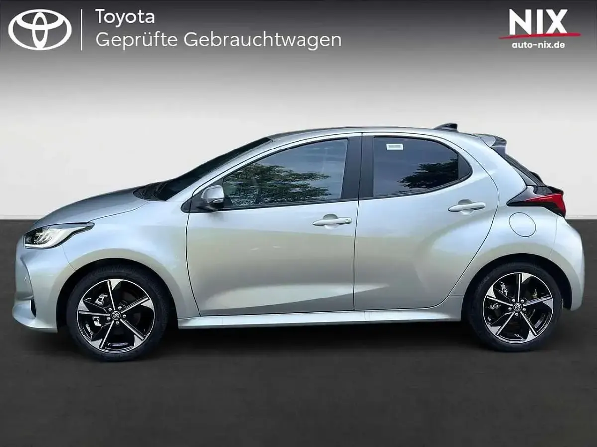 Neu Toyota Yaris Style 131 PS (96 kW) 2025 Silber Kleinwagen