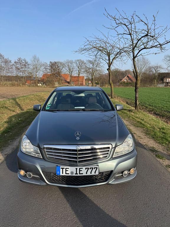 Gebraucht Mercedes C220 Elegance 170 PS (125 kW) 2011 Grau Limousine