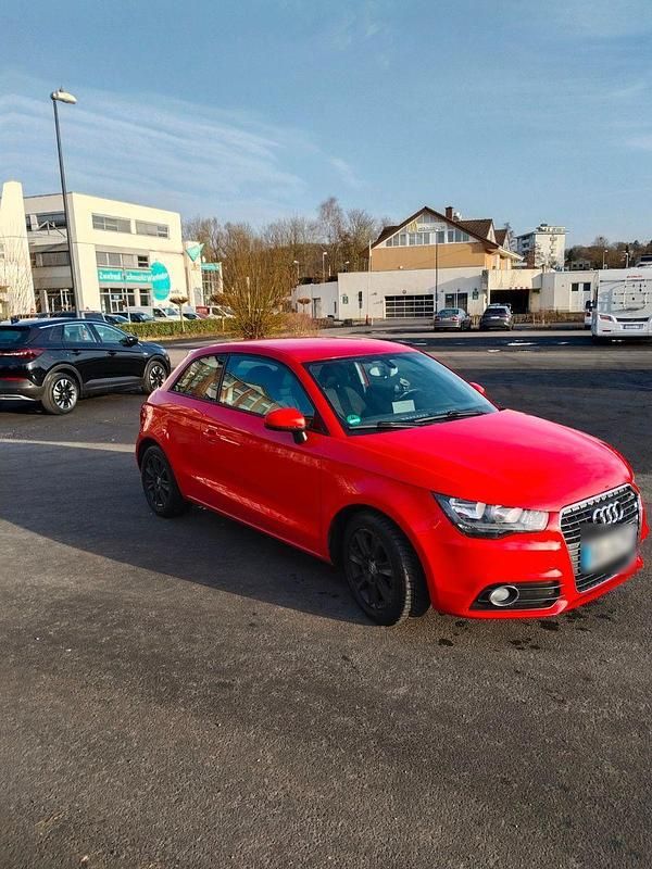 Gebraucht Audi A1 Attraction 105 PS (77 kW) 2012 Rot Kleinwagen